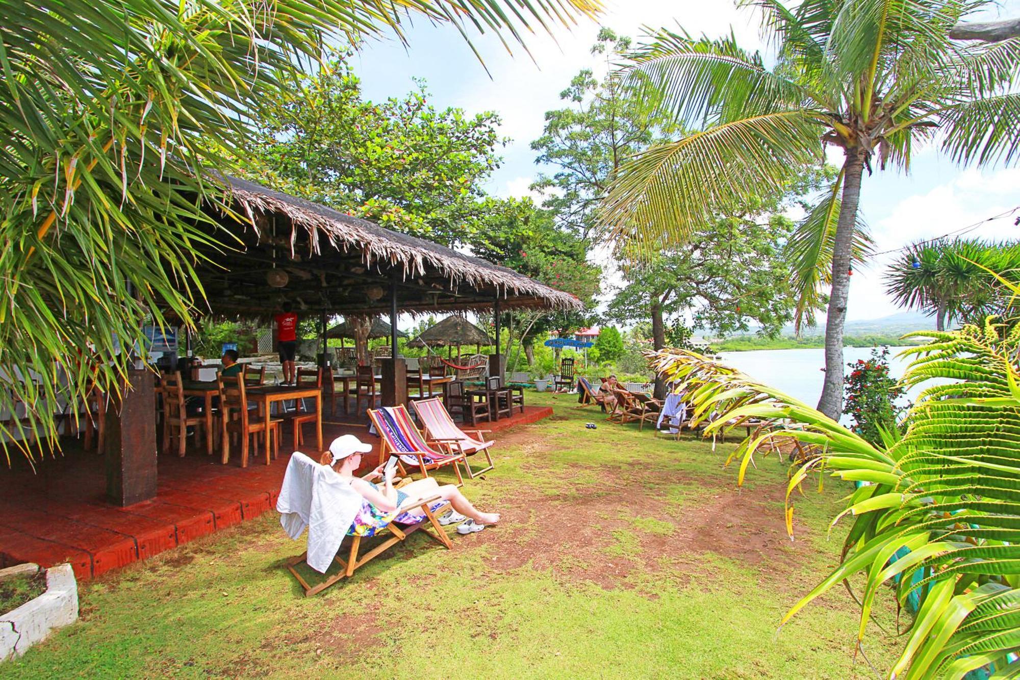Sambag Hideaway Bungalows Moalboal Exteriör bild